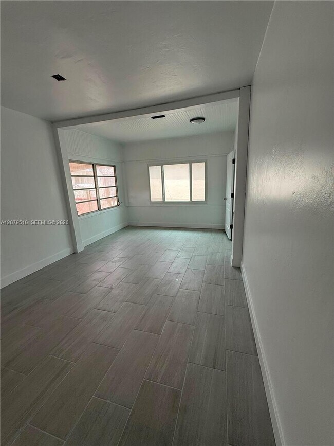 Building Photo - 1154 NW 34th Ave