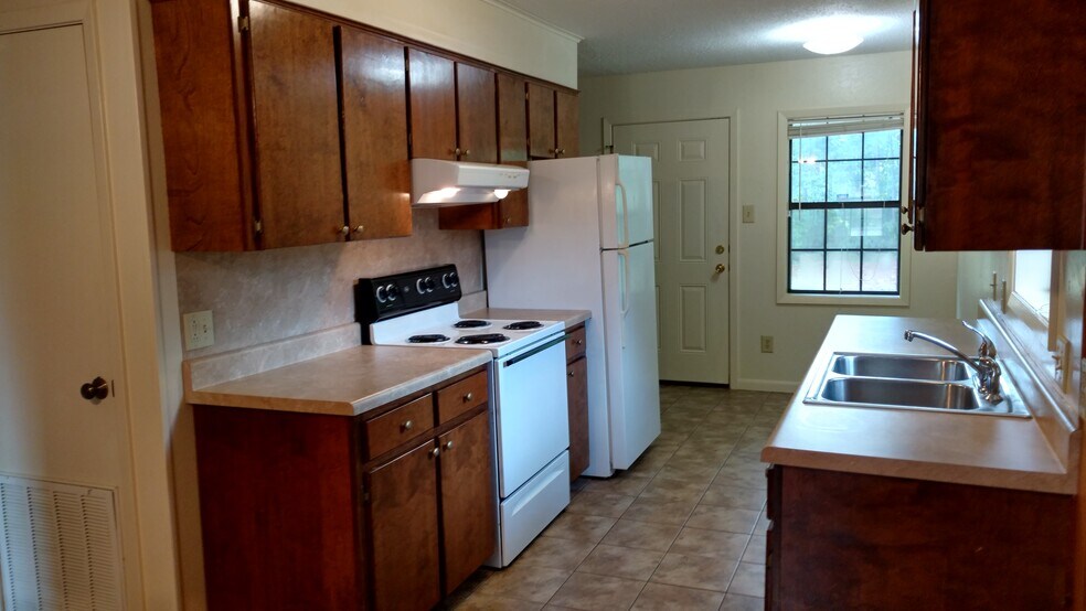 Building Photo - 105 Debra Ln