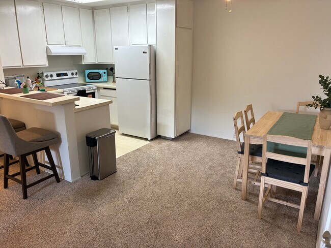 Building Photo - 1775 Diamond St