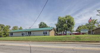 Building Photo - Walnut Street Apartments