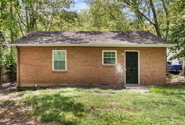 Building Photo - Charming Downtown Clarksville Home!