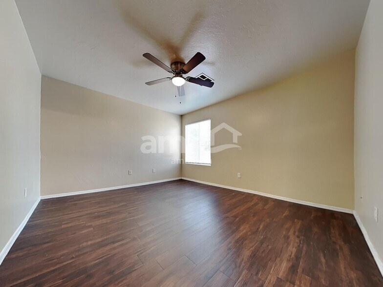 Building Photo - 10661 E Plata Ave