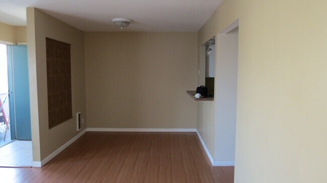Dining room nook - 3242 Ashford St