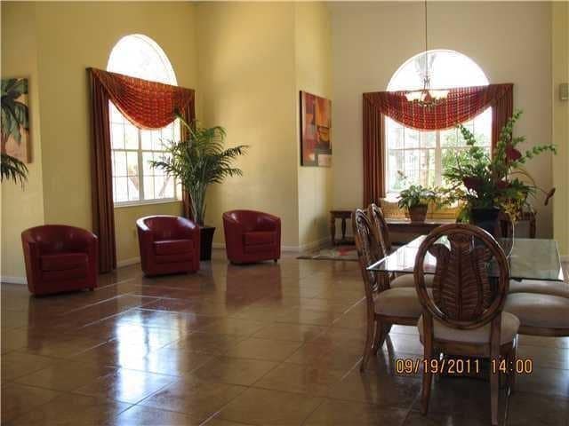 Building Photo - 301 Palm Way