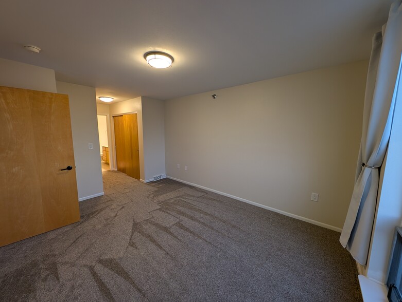 Building Photo - 2121 S Kinnickinnic Ave