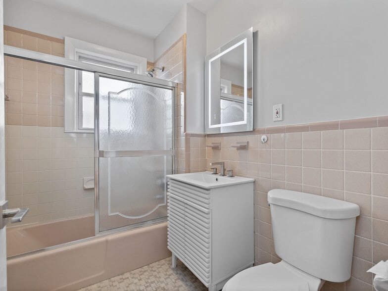 Building Photo - 16 Windsor Rd