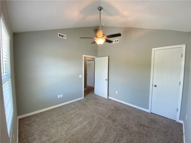 Building Photo - 133 S Pinyon Point