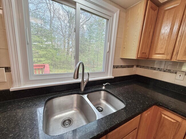 Building Photo - 2636 Shefman Terrace