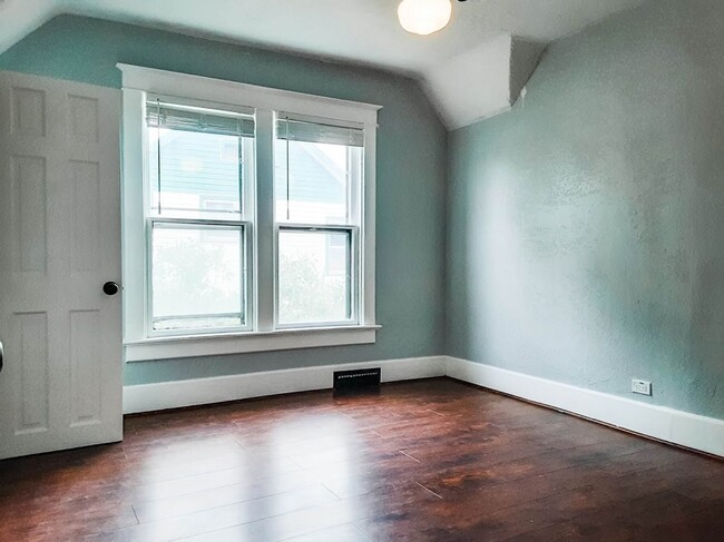 Building Photo - 3 BEDROOM, 2 BATH, SINGLE-FAMILY HOME