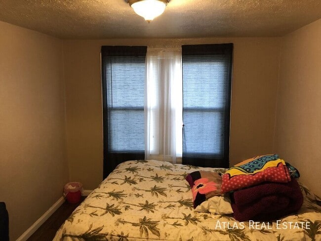 Building Photo - 7387 Oneida Dr