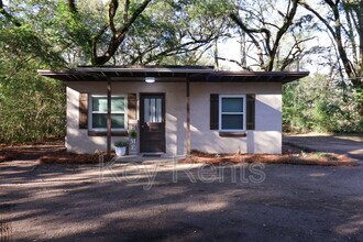 Building Photo - 9759 Cove Ave
