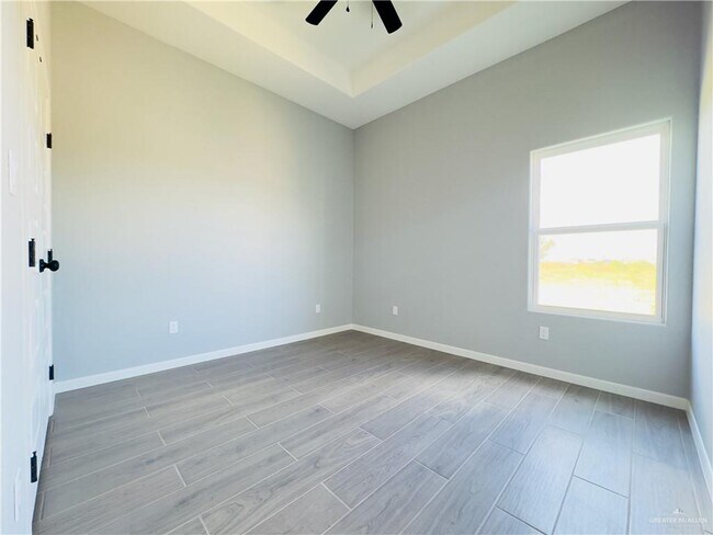 Building Photo - 43 N Woody Rd