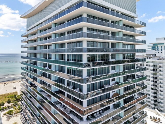 Building Photo - 5875 Collins Ave
