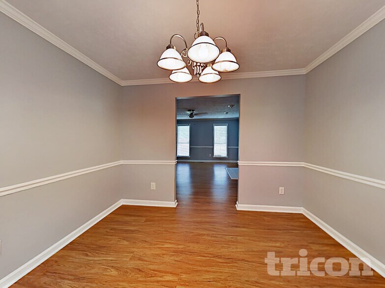 Building Photo - 5171 Salem Dr