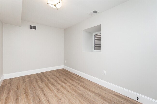 Building Photo - 20 Sheridan Ave