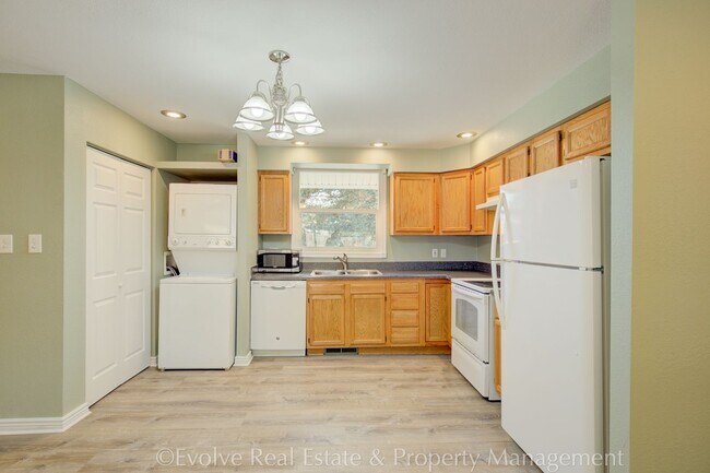 Building Photo - Evolve Real Estate: Charming Ranch Style Retreat In the Heart of Denver, 15 minutes to Downtown D...