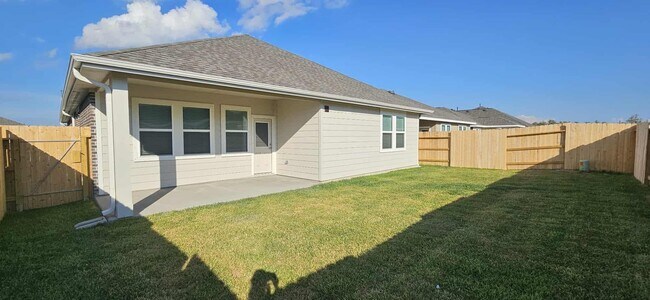 Building Photo - 8422 Bay Oaks Dr