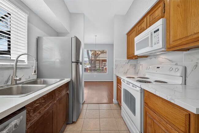 Building Photo - 1103 Dulles Ave