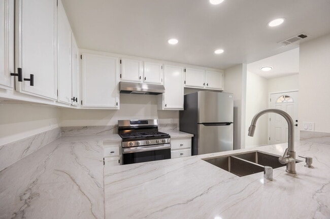 Building Photo - 243 Flame Tree Pl