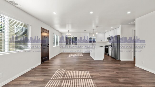 Building Photo - Spacious 3-Bedroom Home in Prime National ...