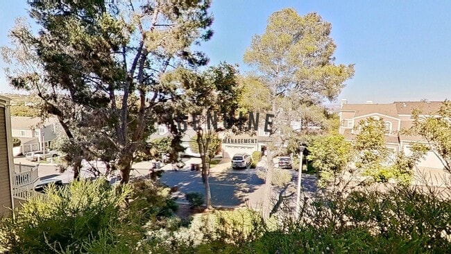 Building Photo - Spacious 2 Story 3Bd 2.5Ba Townhome