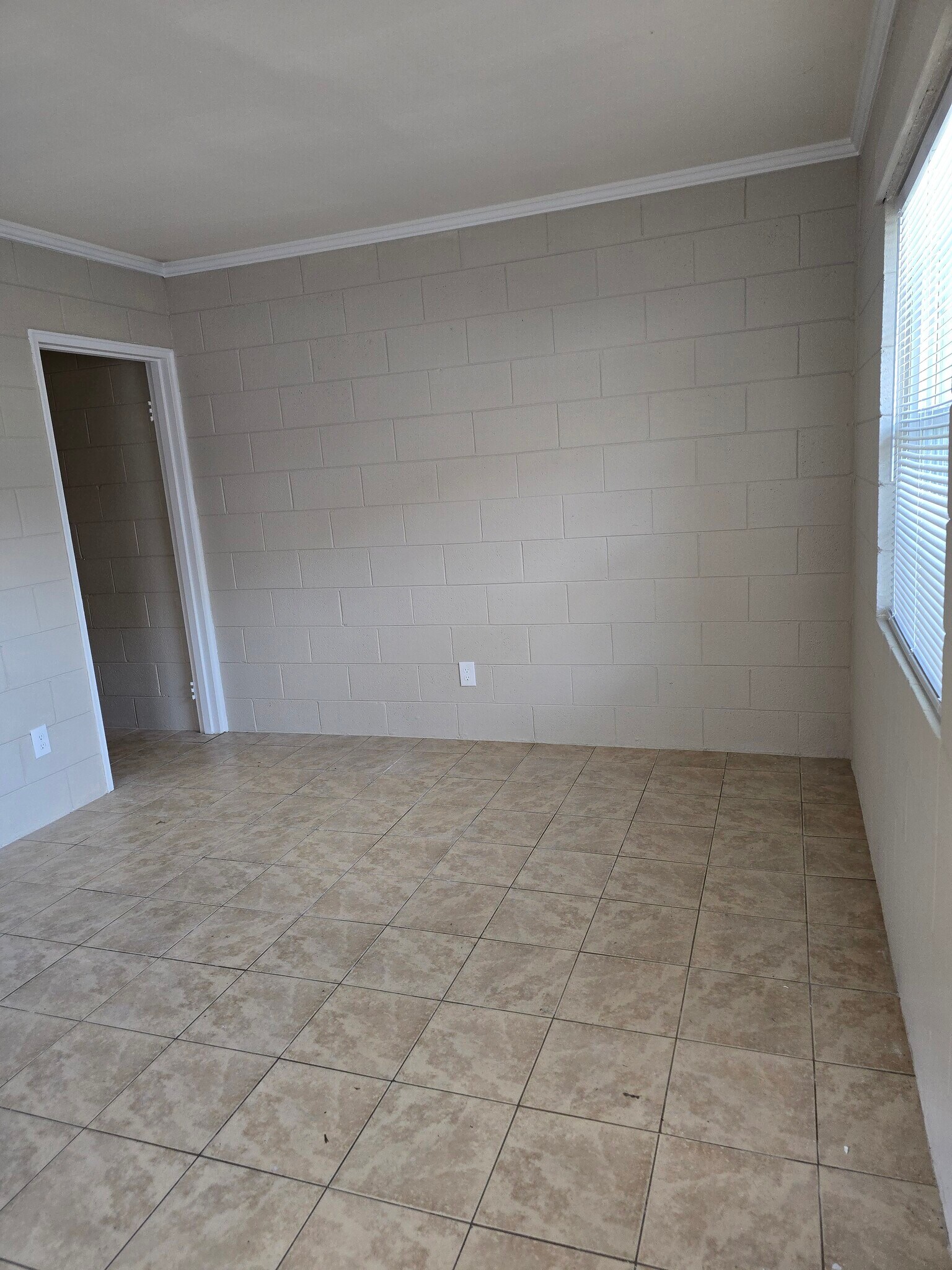 Building Photo - 830 E Lenoir St