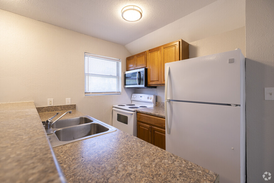 1BR, 1BA - 495 SF - Kitchen - Willowbend Apartments