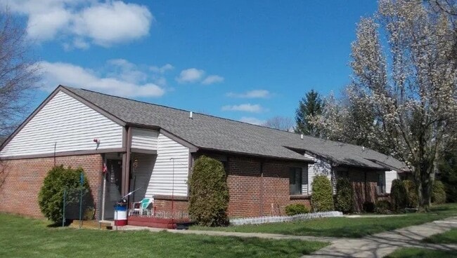 Primary Photo - 366 S Railroad St