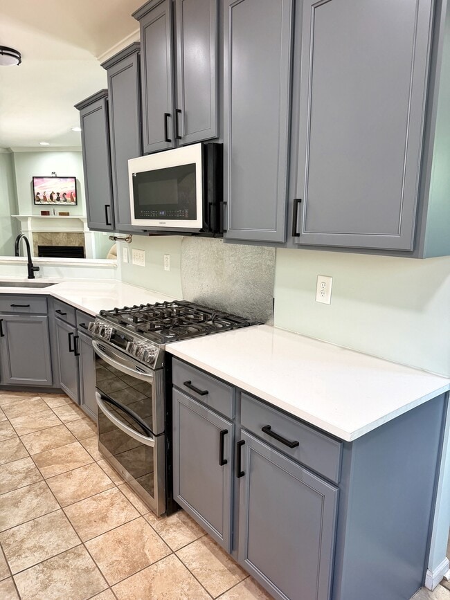 Building Photo - 703 Stagecoach Dr