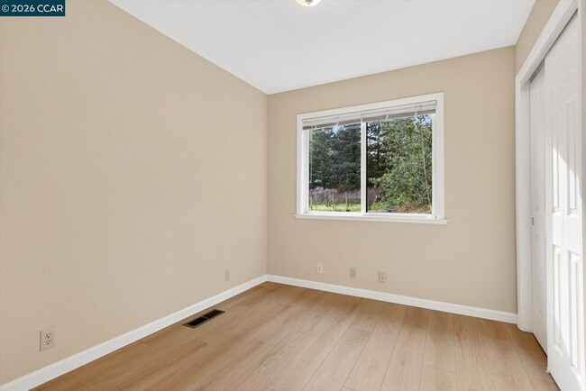 Building Photo - 261 Castle Hill Ranch Rd