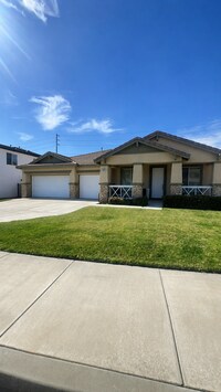 Building Photo - Charming 4bed 3bath in Eastvale!