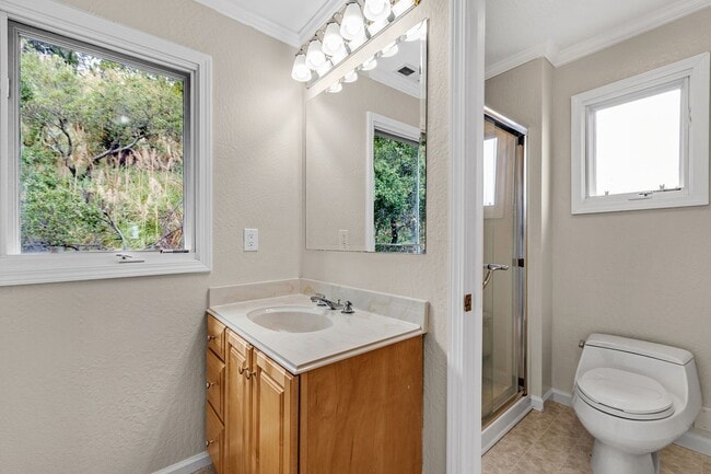 Building Photo - Stunning San Carlos 5 bedroom 4 bathroom House Available now