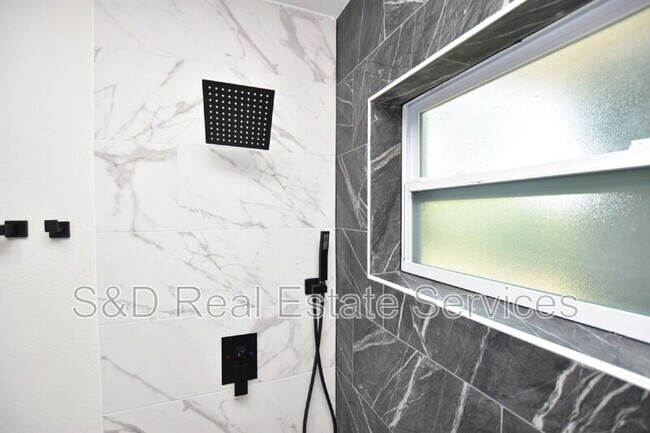 Building Photo - 118 Flamingo Dr