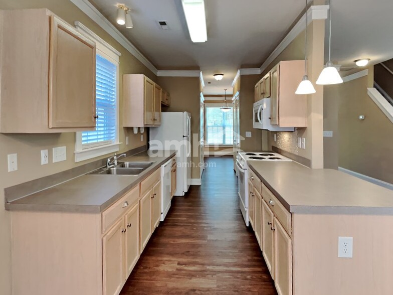 Building Photo - 528 Catawba Ave