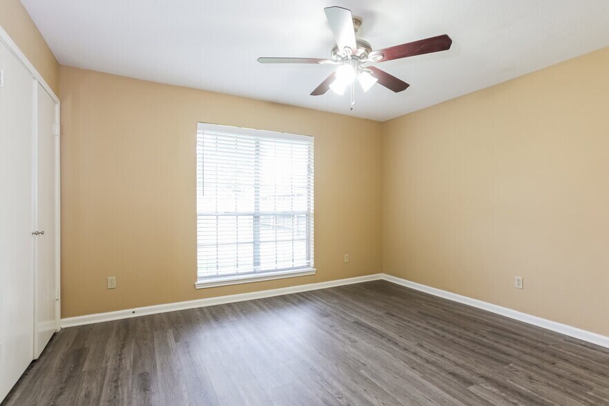 Building Photo - 12526 Zavalla St