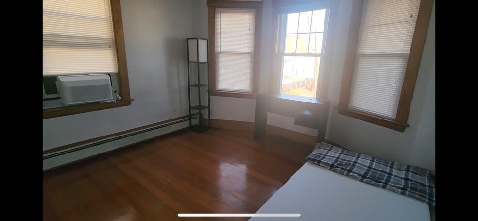 Building Photo - 155 Alder St