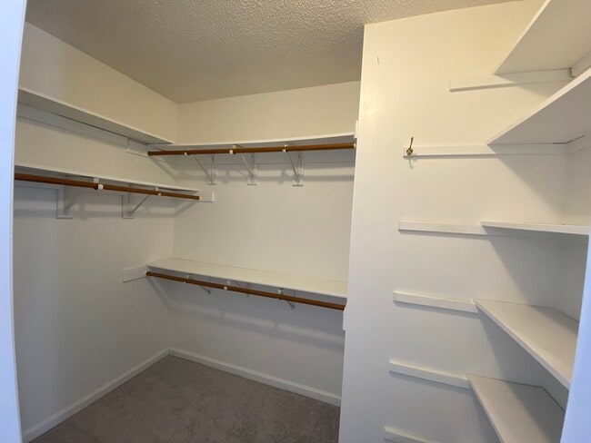 Building Photo - 118 W Skyhawk Dr