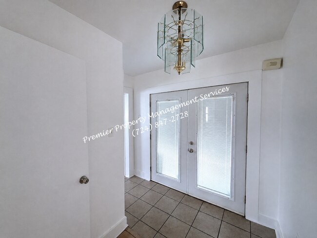 Building Photo - 1317 6th Ave