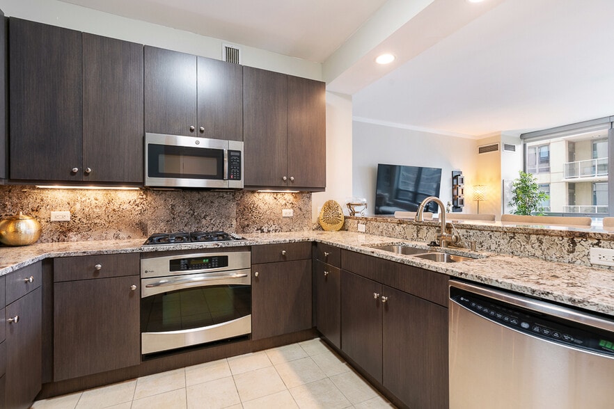 Building Photo - 600 N Lake Shore Dr