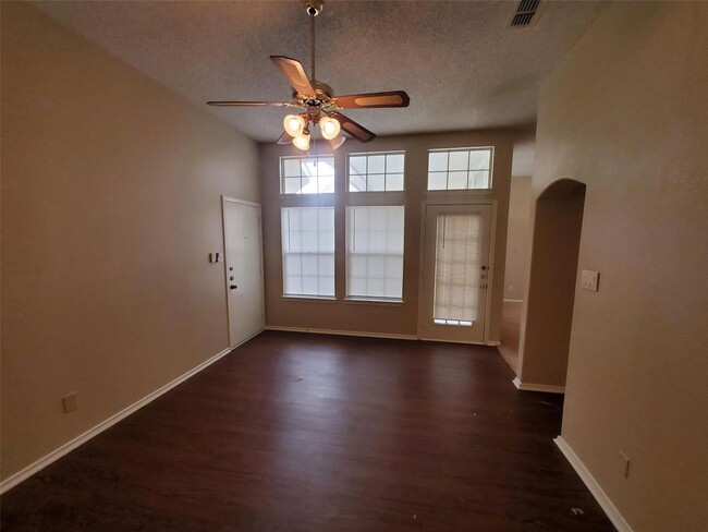 Building Photo - Lovely Garland Home over 1700 sqft!