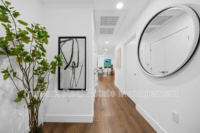 Building Photo - 218 N El Molino Ave