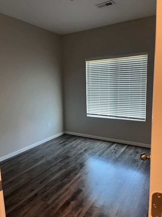 Building Photo - 3 Bedroom 2 Bath Duplex Located in Andover