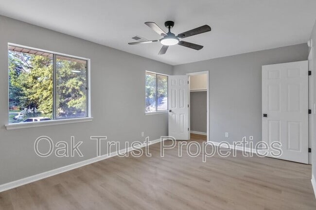 Building Photo - 107 Willow Ct