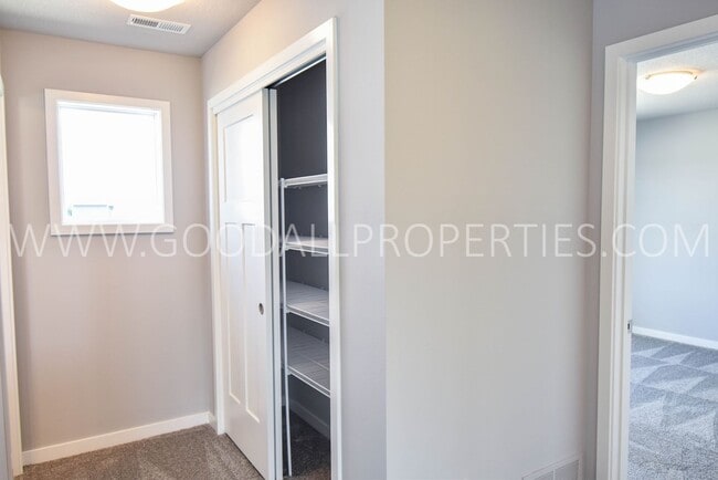 Building Photo - 1730 Howard Dr
