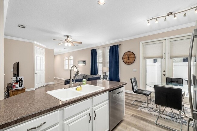 Building Photo - 104 S Moody Ave