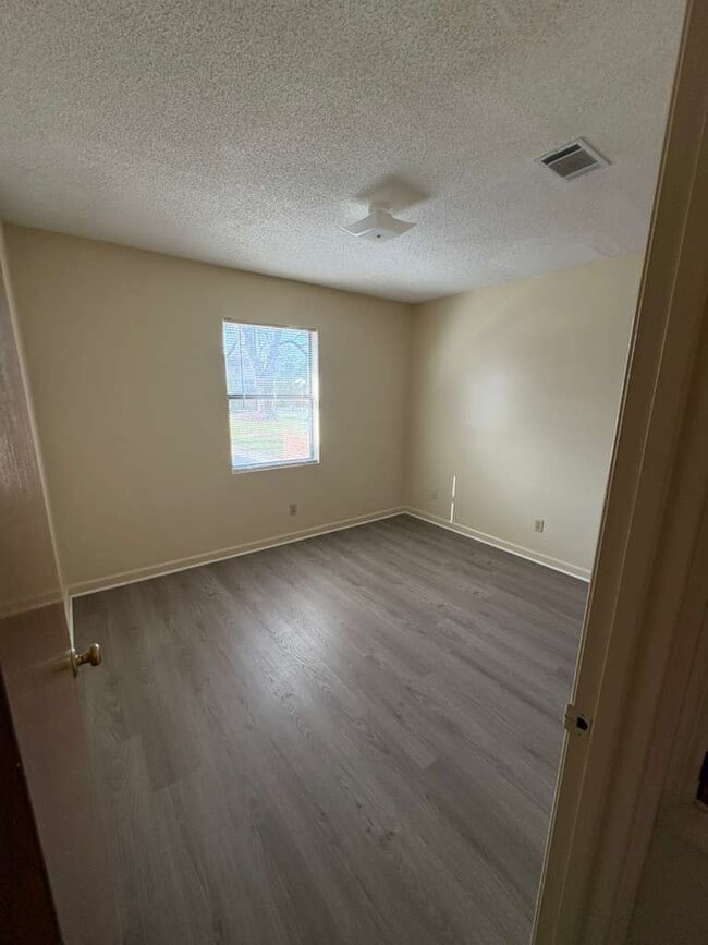 Building Photo - 1029 Davidson Dr