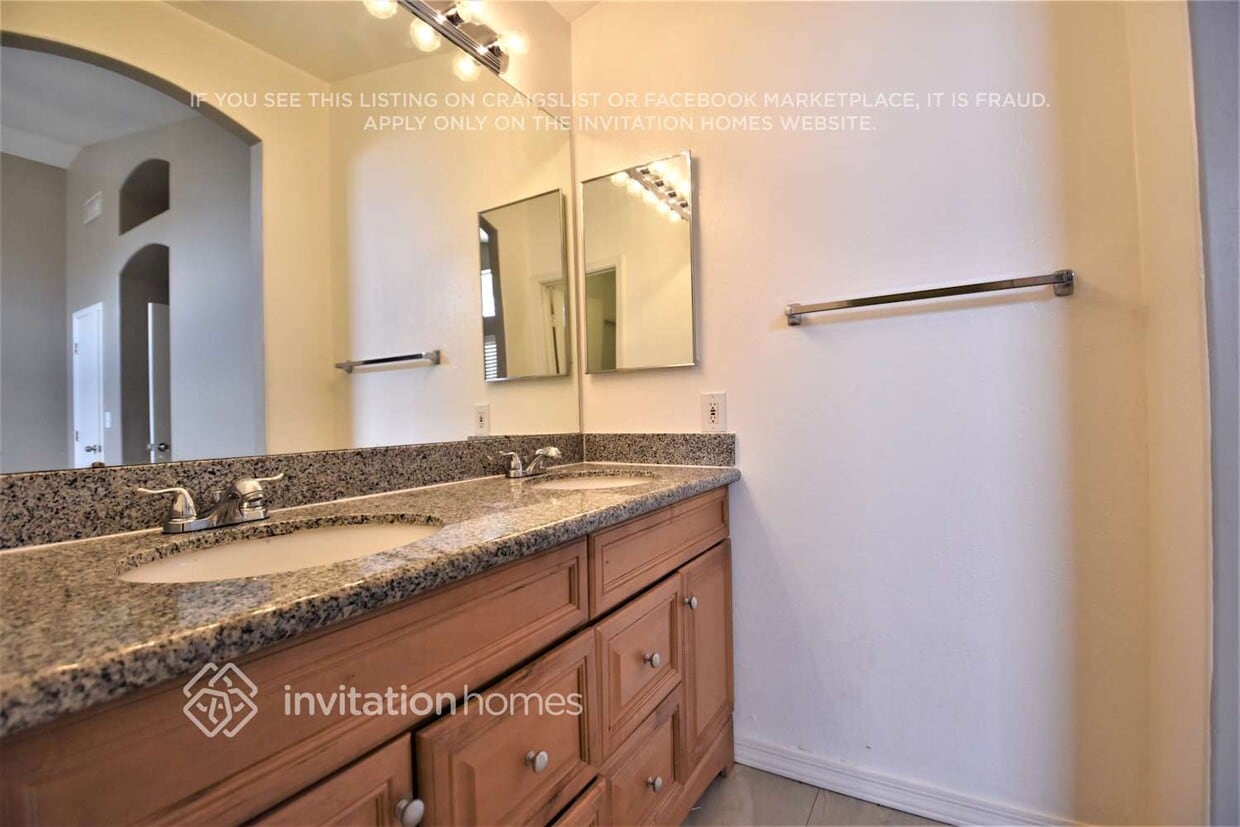 Building Photo - 836 E Morelos St
