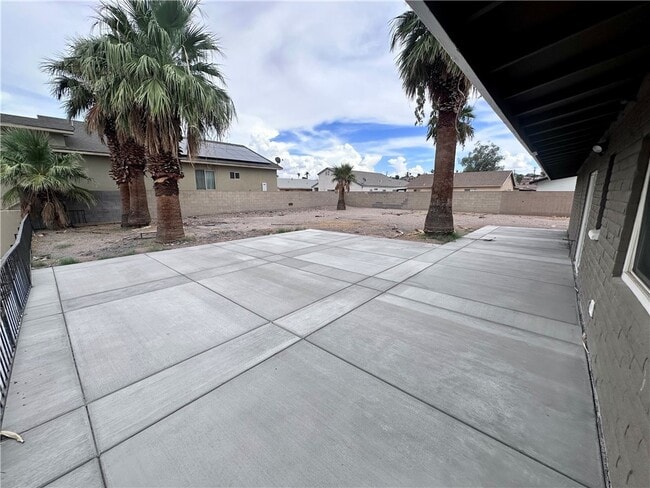 Building Photo - 1470 Riverfront Dr