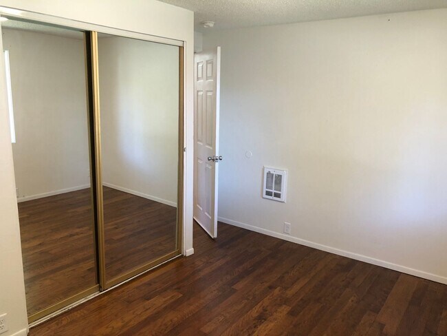 Building Photo - 3 bedroom 1 bath house in Eugene!