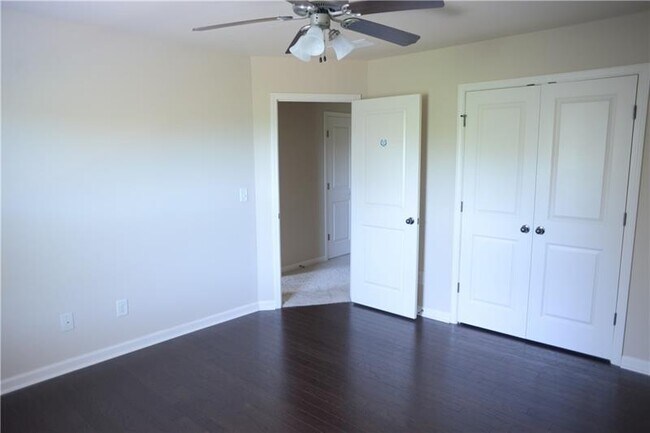 Building Photo - 776 Village Field Ct NW